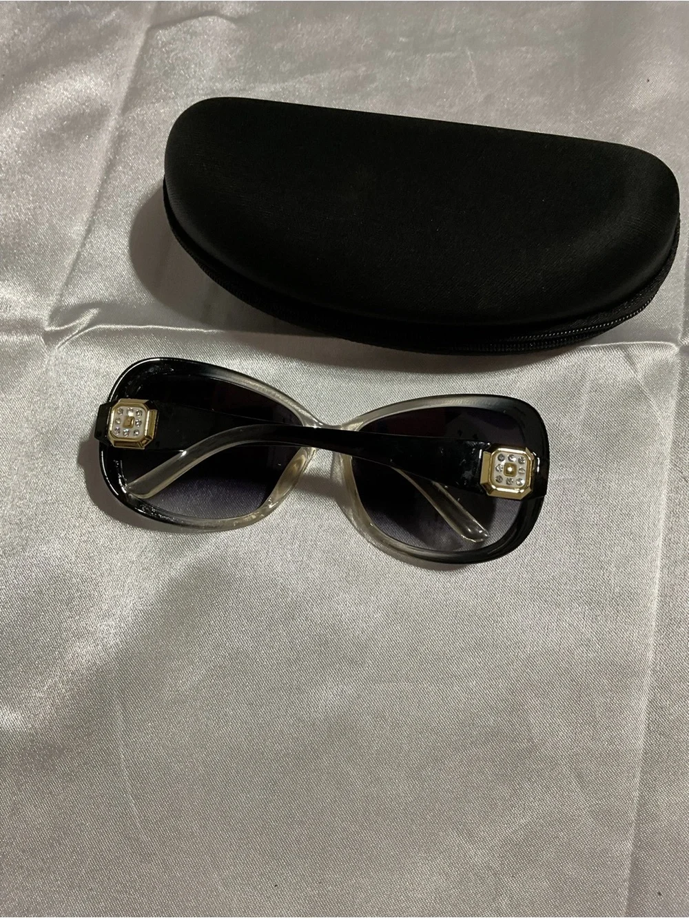 Classic Women's Oversized Sunglasses in Black